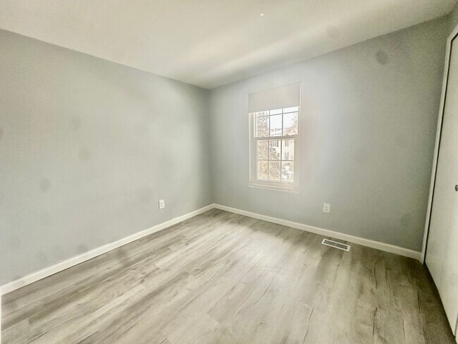 Building Photo - Open-Concept 3BR Condo with Finished Basement in Canton