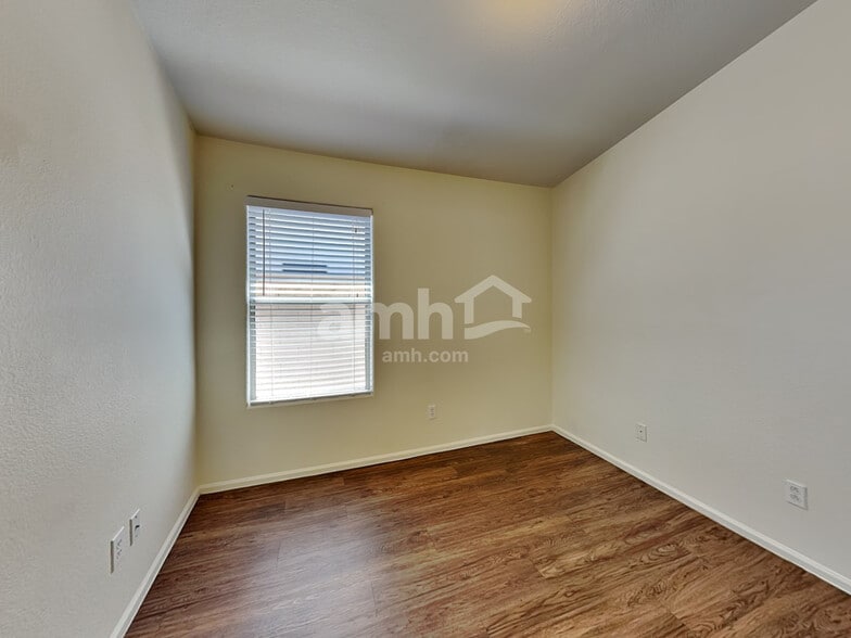 Building Photo - 16803 W Fillmore St