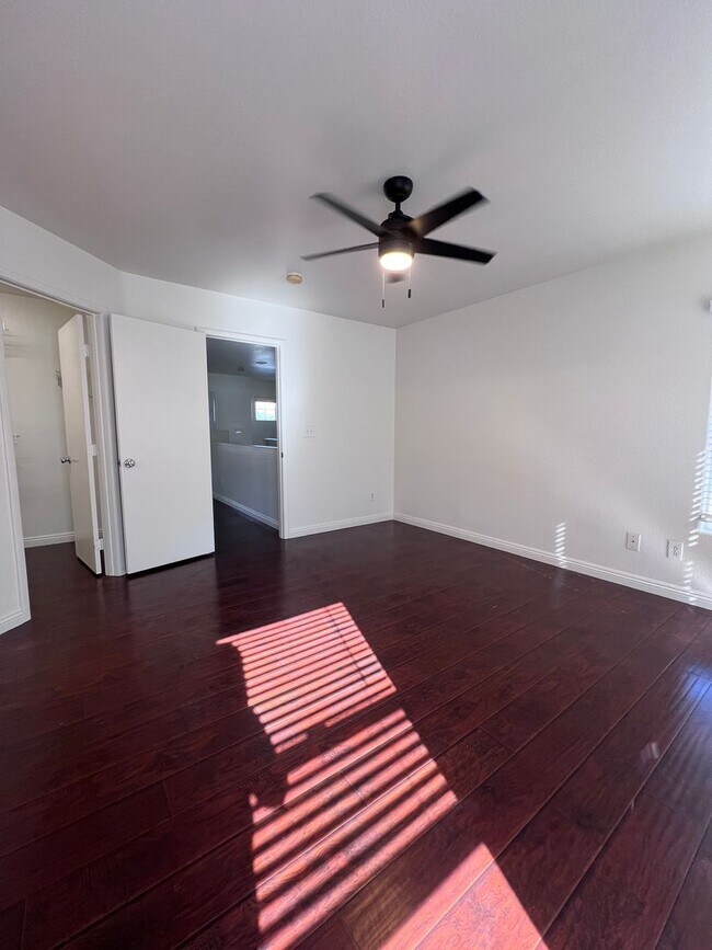 Building Photo - MOVE IN TODAY! 3 bed 2.5 bath home in the ...