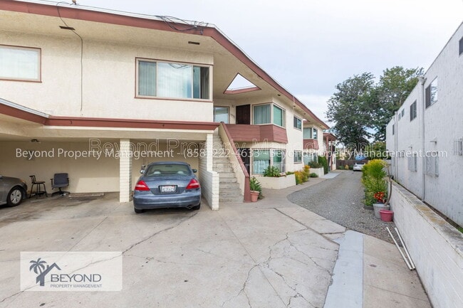 Building Photo - 4437.5 Menlo Ave