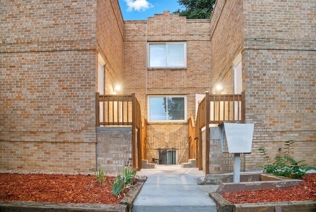 Building Photo - 1368 Lafayette St