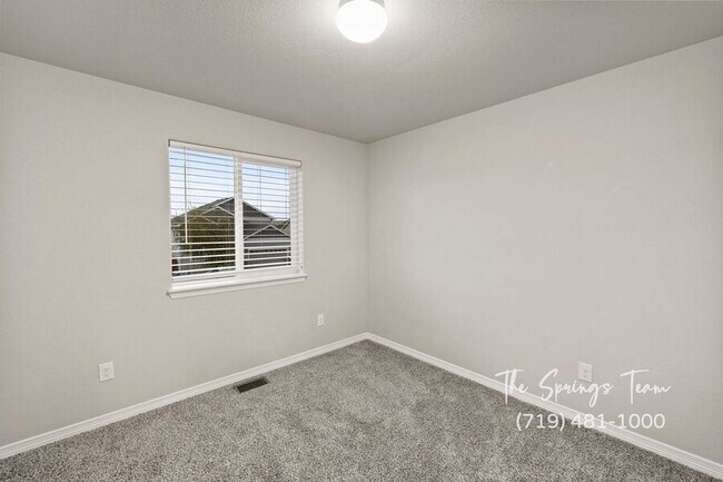 Building Photo - 10957 Matta Dr