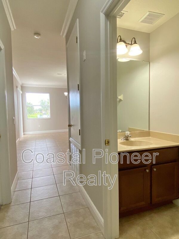 Building Photo - 8807 Cameron Crest Dr