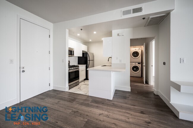 Building Photo - 8813 Burton Way