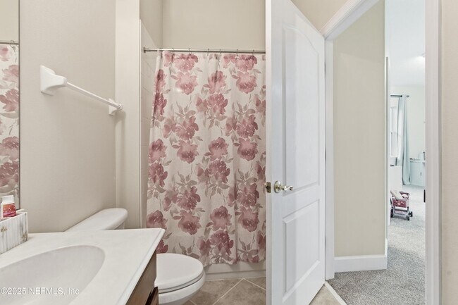 Building Photo - 9 Creek Side Dr