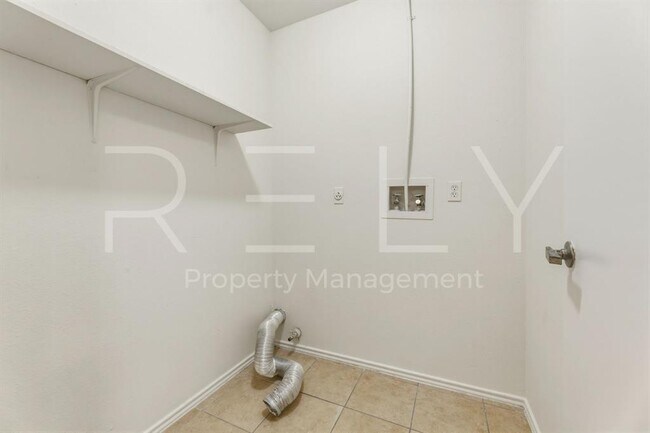 Building Photo - 604 David Curry Dr