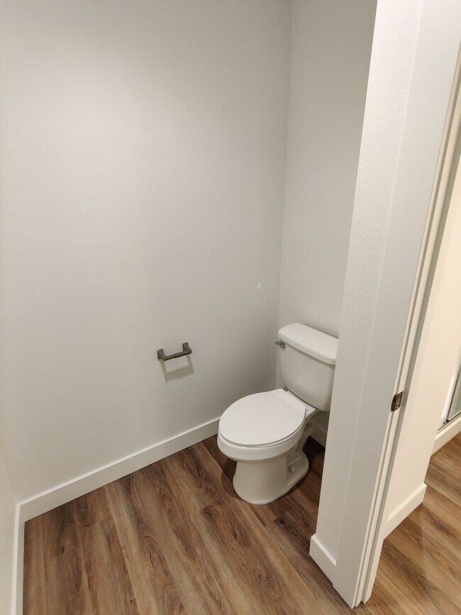 Building Photo - Contemporary Townhome with Open Floor Plan...