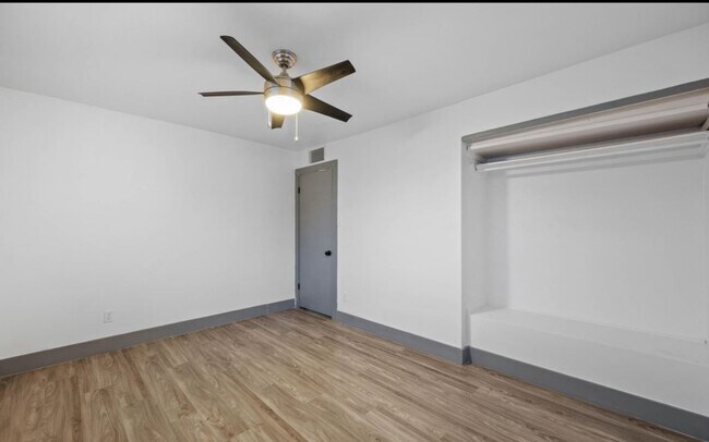 Building Photo - 5818 N 22nd Dr