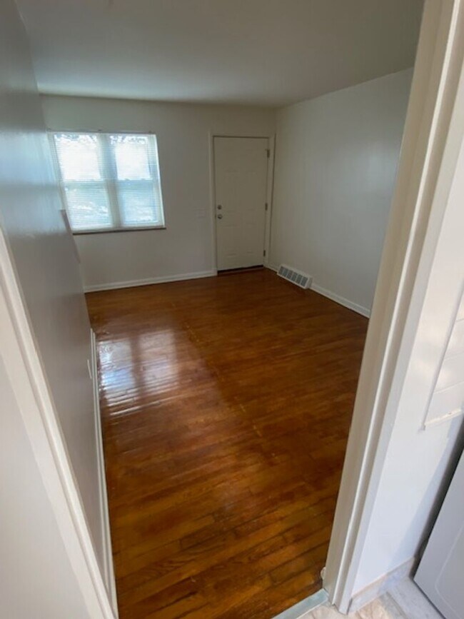 Building Photo - 2 bedroom townhouse