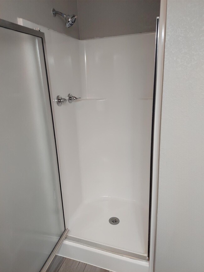 Building Photo - 933 Valentine Ave