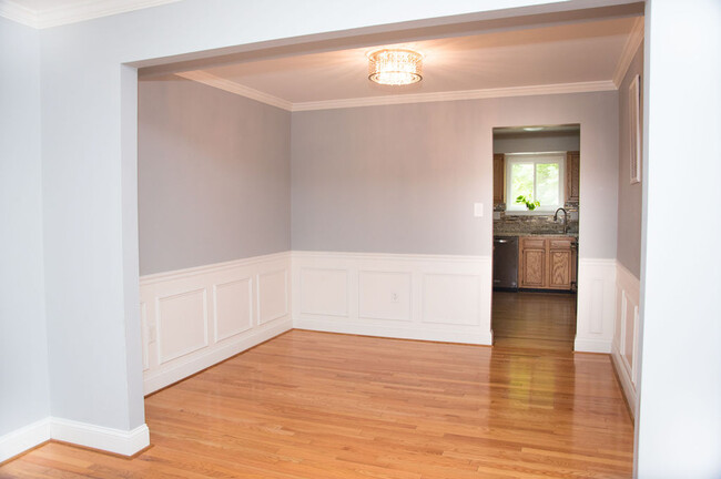Building Photo - 10331 Bushman Dr