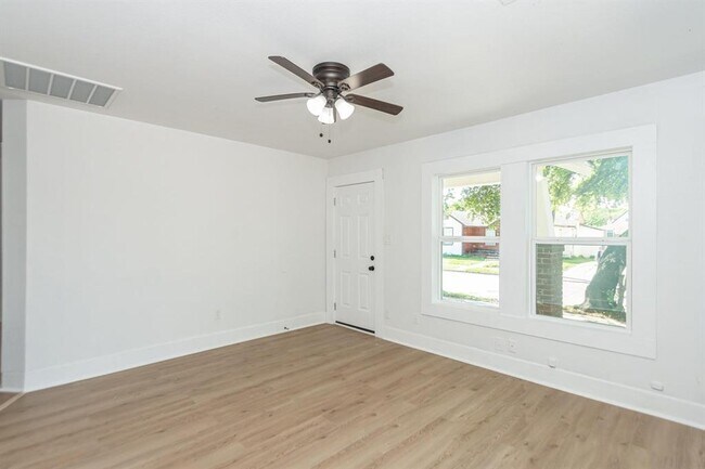 Building Photo - 502 N Jones St