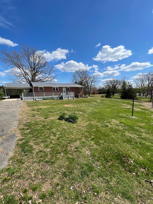 Building Photo - 4 Bedroom Home in Campbell County
