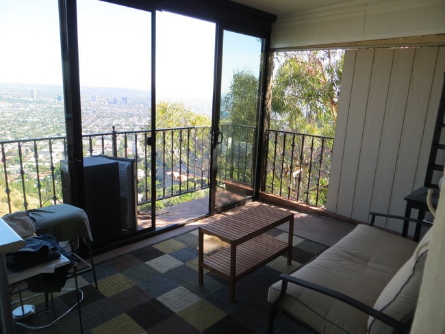 Building Photo - 8500 Cole Crest Dr