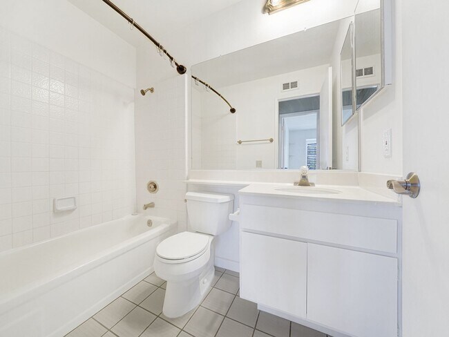Building Photo - Prime San Clemente 3 Bedroom / 2.5 Bathroo...