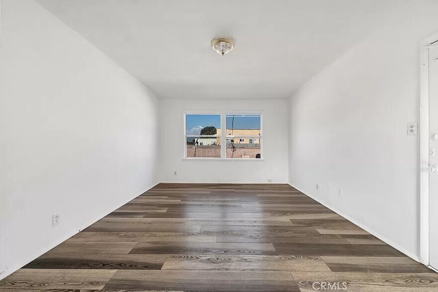 Building Photo - 648 W 41st Dr