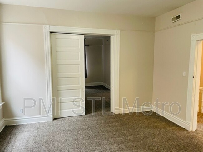 Building Photo - 4037-4039-4039 Enright Ave