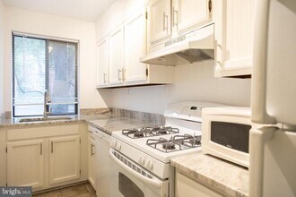 Building Photo - 3815 Davis Pl NW