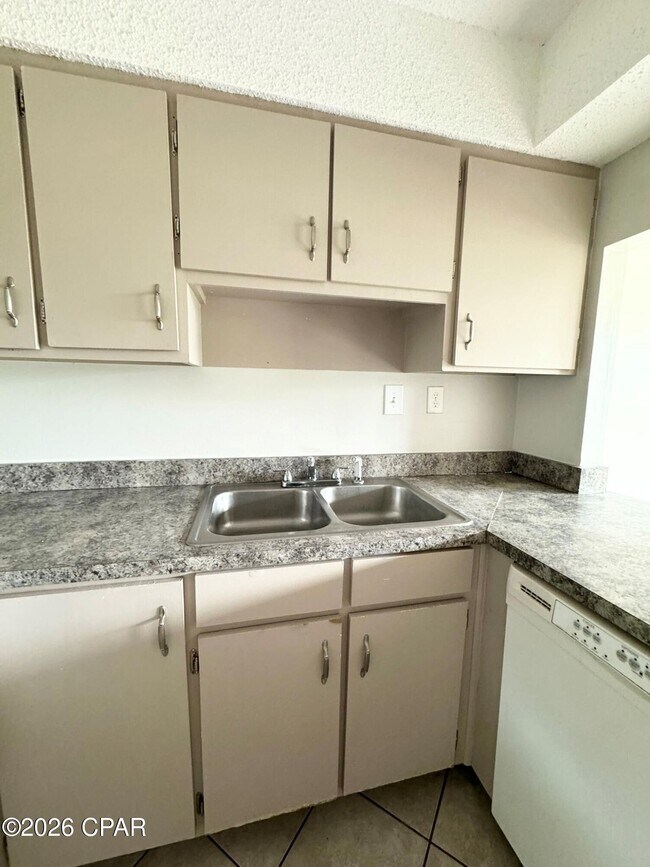 Building Photo - 4305 Bay Point Rd