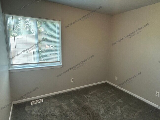 Building Photo - 4702 Walden Pond Dr