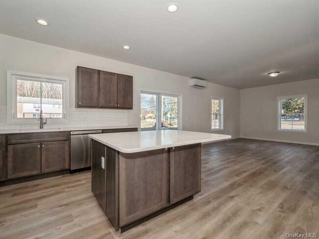 Building Photo - 4 S Hls Wy