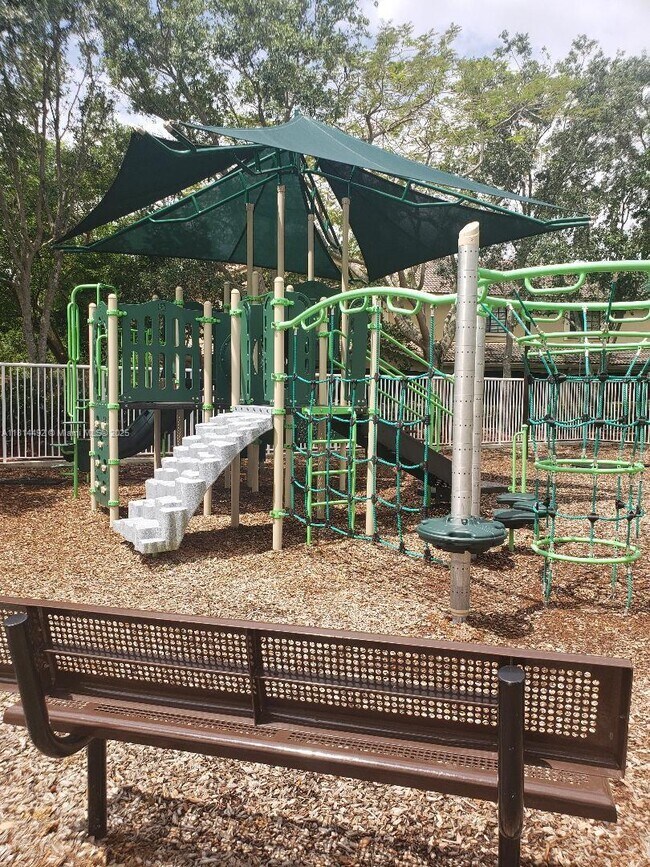 Building Photo - 3808 Tree Top Dr