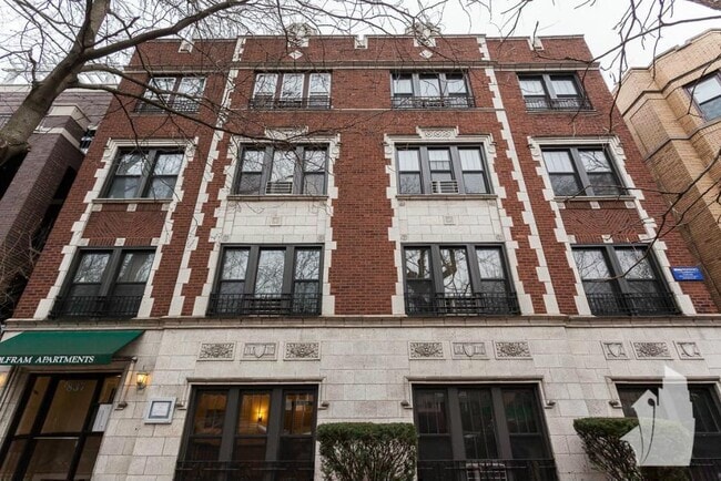 Building Photo - 838 W Wolfram St