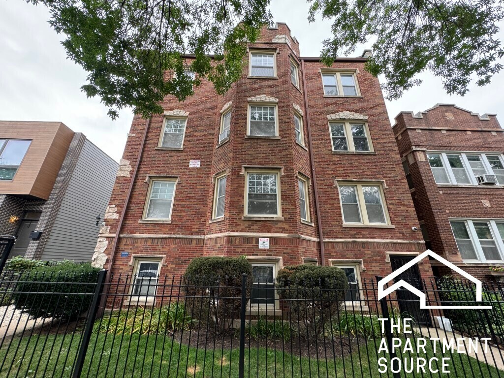 Building Photo - 2440 N Hamlin Ave