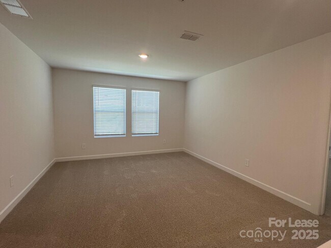 Building Photo - 2141 Sunflower Cir