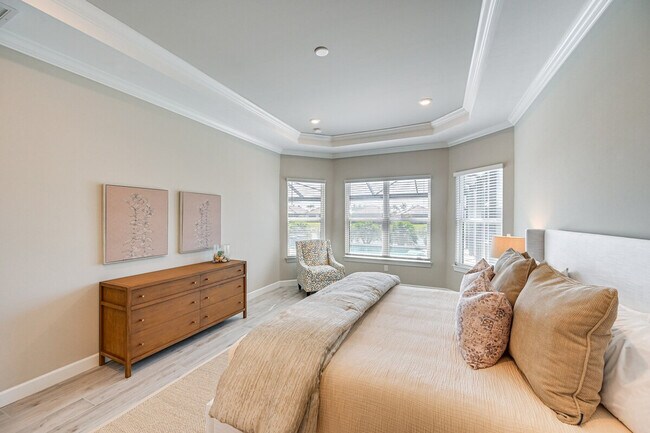 Building Photo - 15140 Pescara St