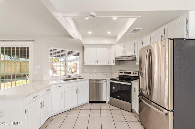 Building Photo - 1754 E Alta Vista Rd