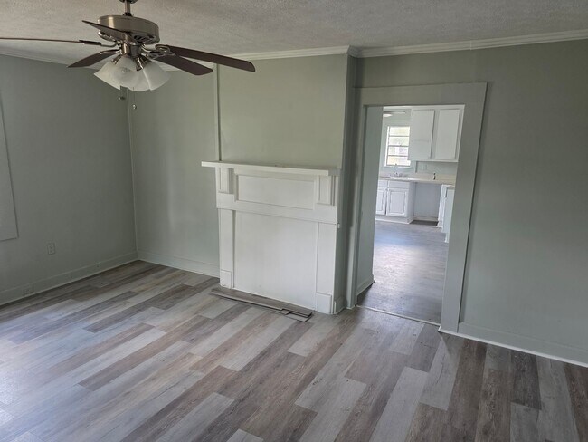 Building Photo - 2 bed/1 bath House Under Renovations