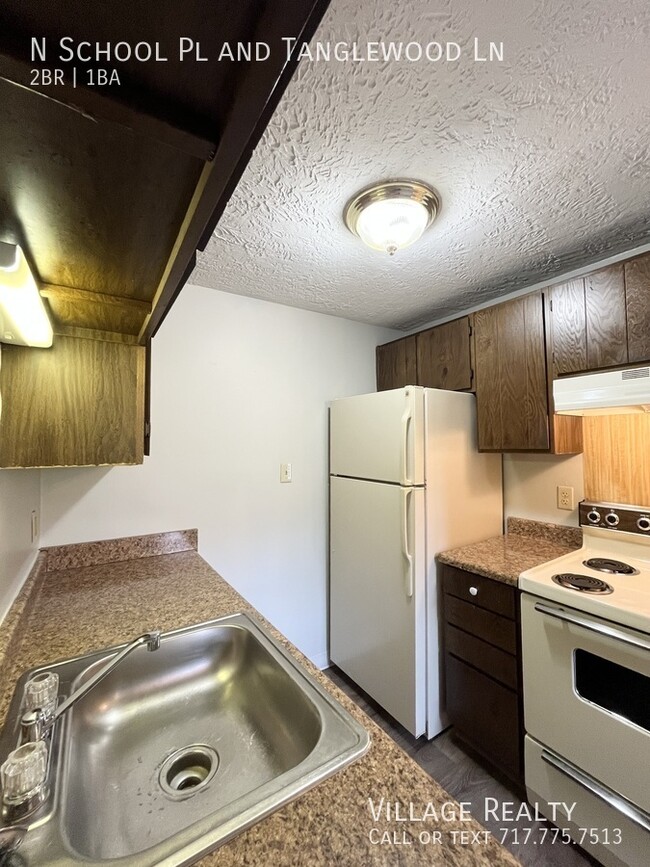 Building Photo - 307 N School Pl