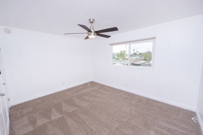 Building Photo - 2BR/1.5BA Condo! 2 parking spaces
