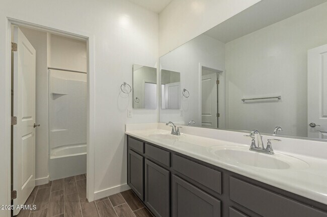Building Photo - 5524 S Dillon Cir
