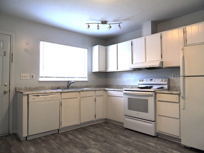 Building Photo - 3701 SW 29th Terrace
