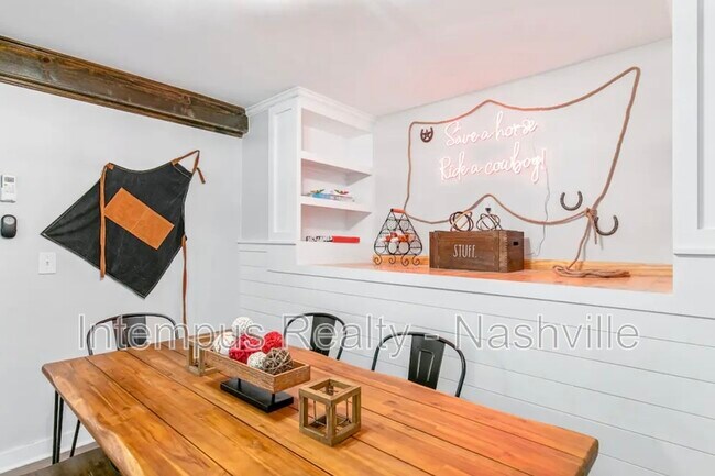 Building Photo - 840 Lemont Dr