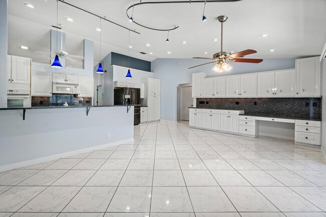 Building Photo - 61 W Rubber Tree Dr