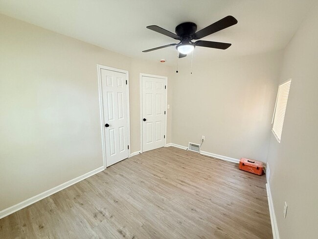 Building Photo - Renovated 3-Bedroom Home – We Welcome Sect...