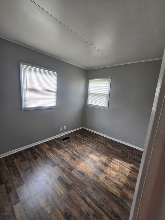Building Photo - Westside Two Bedroom Home Located Near 21st and Concord