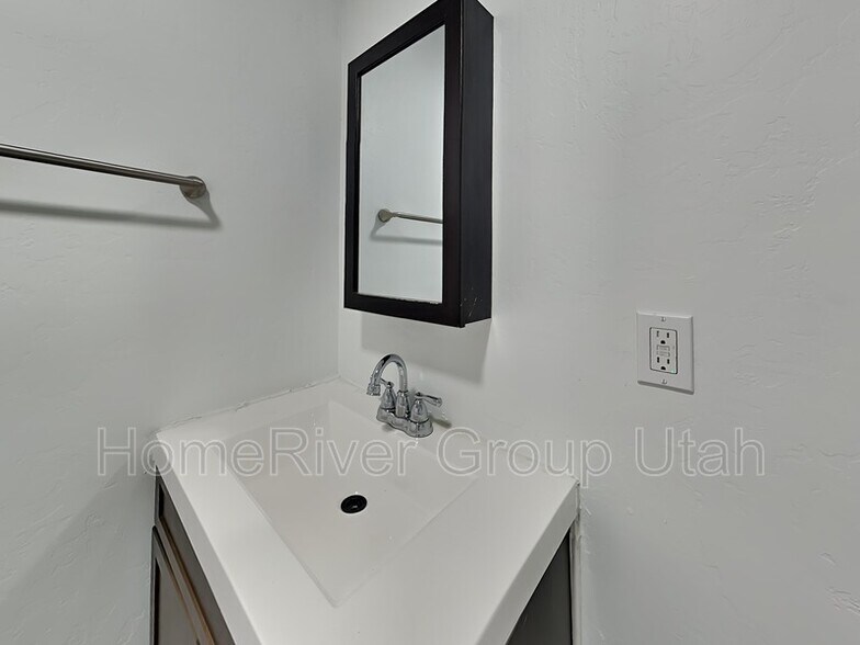 Building Photo - 338 N 300 W