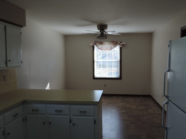 Building Photo - Perfect Family Home