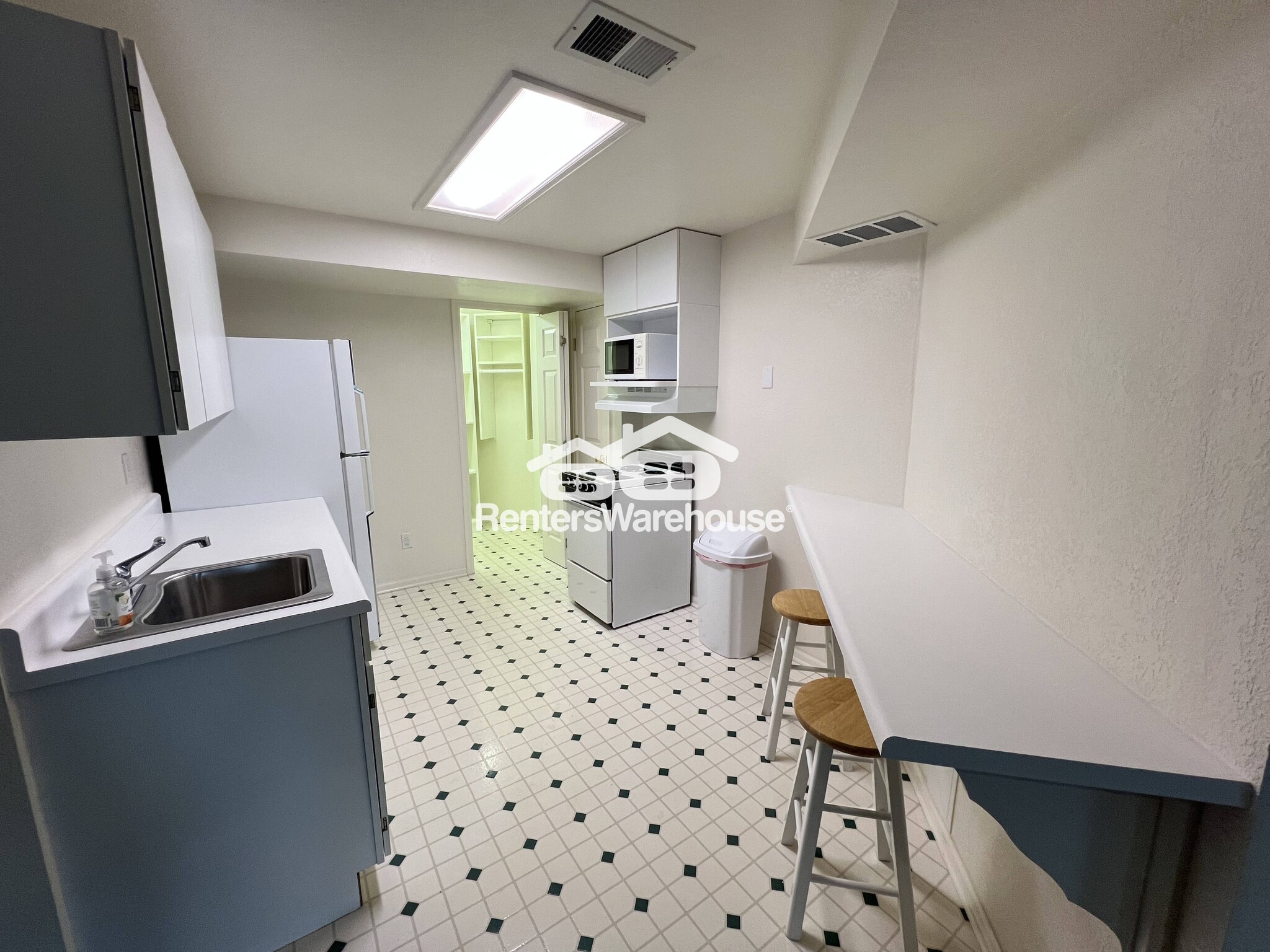Building Photo - 9147 Woodland Dr