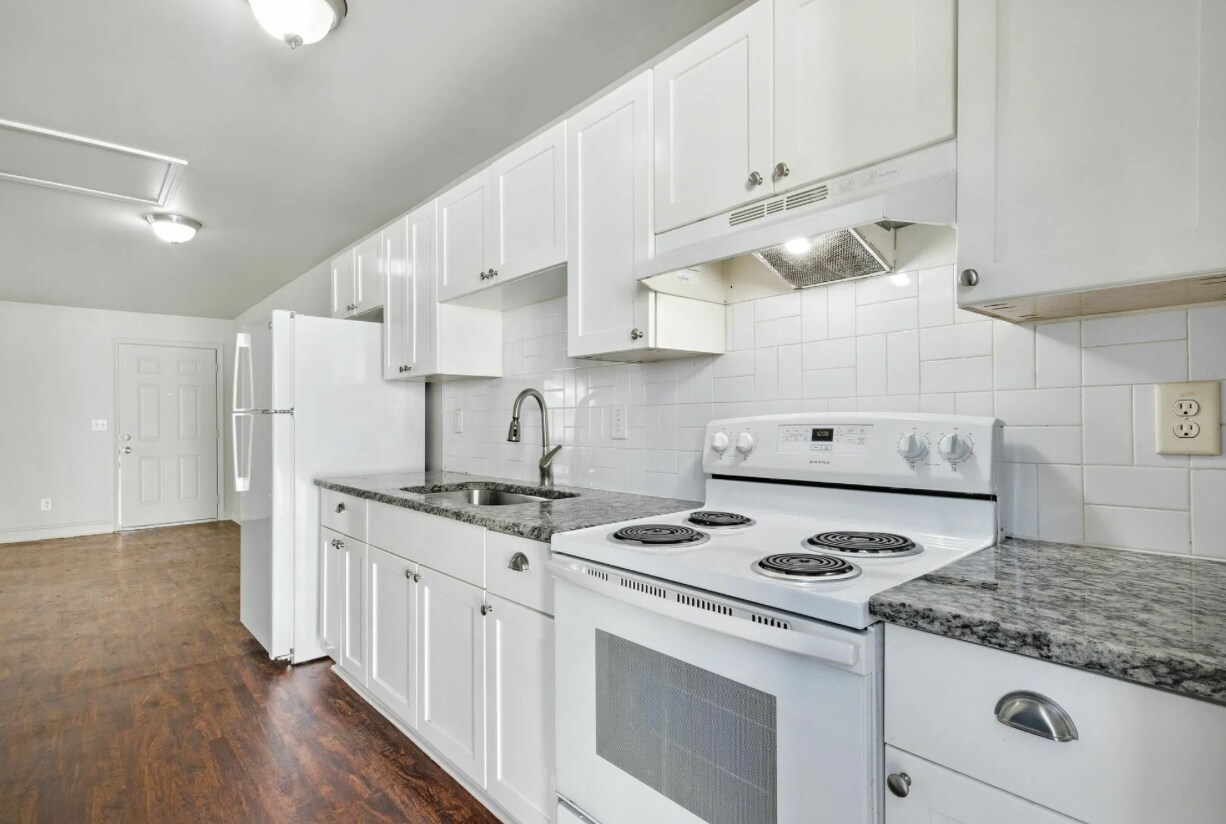 Building Photo - 969 Forest Ave
