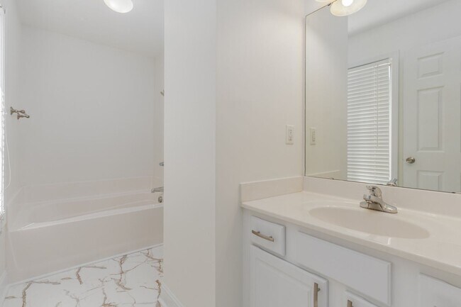 Building Photo - Stylish 3 Bedroom Home in The Sought-After Lake Carolina