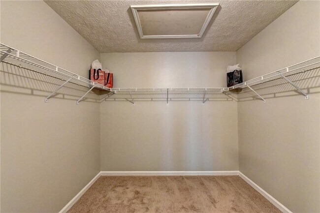 Building Photo - 235 Tanners Ct