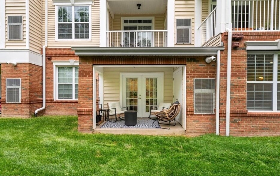 Building Photo - 23255 Milltown Knoll Sq