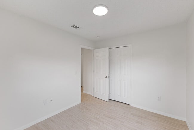 Building Photo - 102 Cricket Hollow Ln