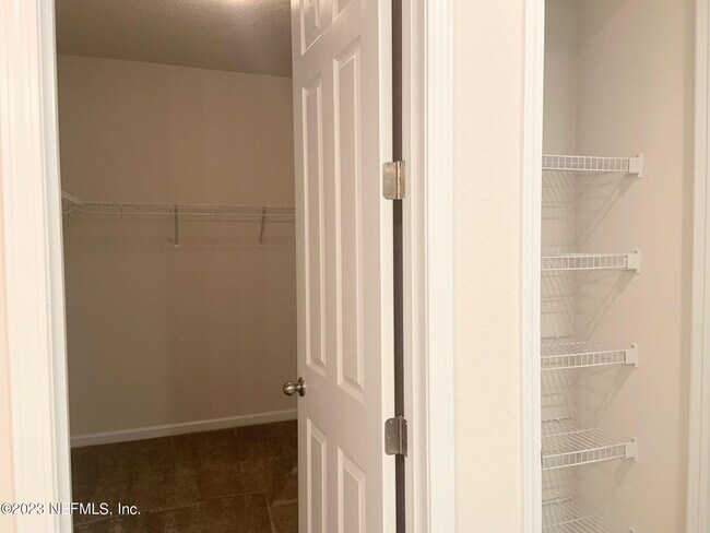 Building Photo - 816 Redtail Ln