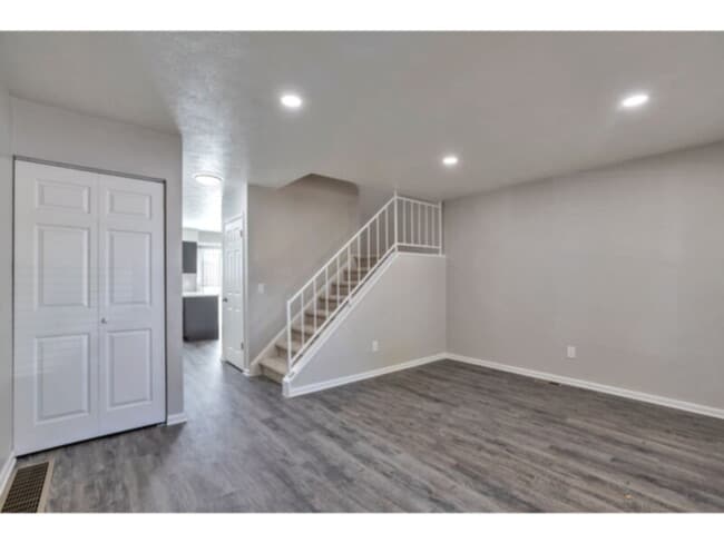 Building Photo - 792 S Patton Ct